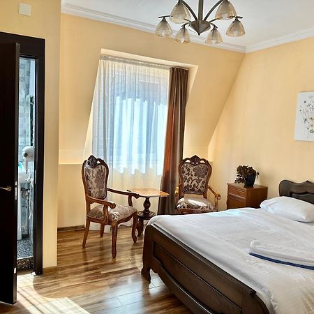 Old Clty Hotel باتومي المظهر الخارجي الصورة