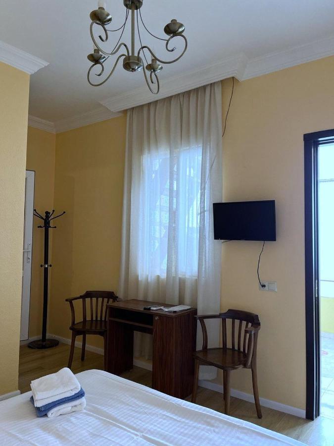 Old Clty Hotel باتومي المظهر الخارجي الصورة