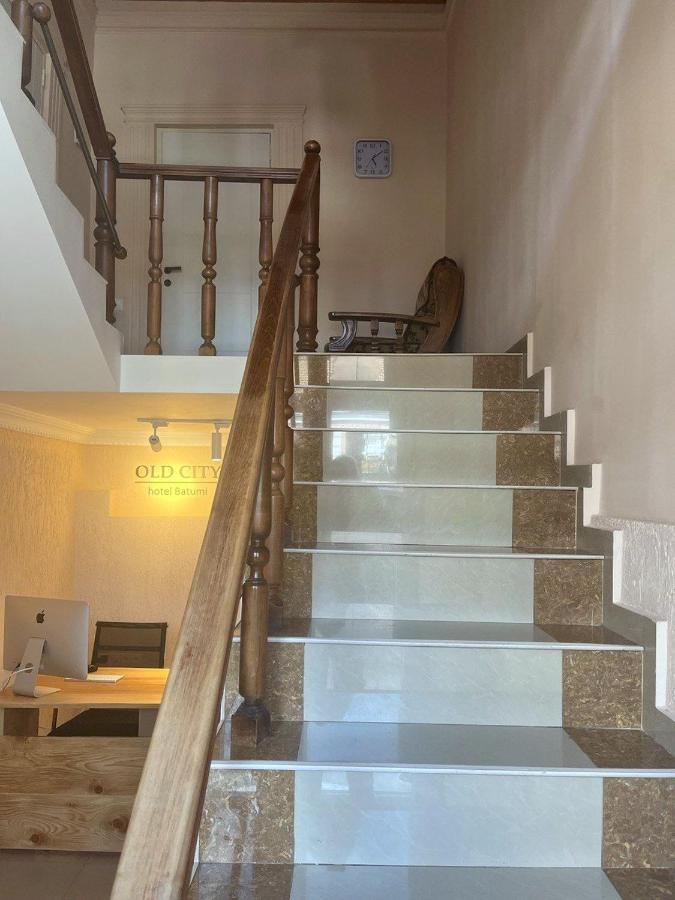 Old Clty Hotel باتومي المظهر الخارجي الصورة