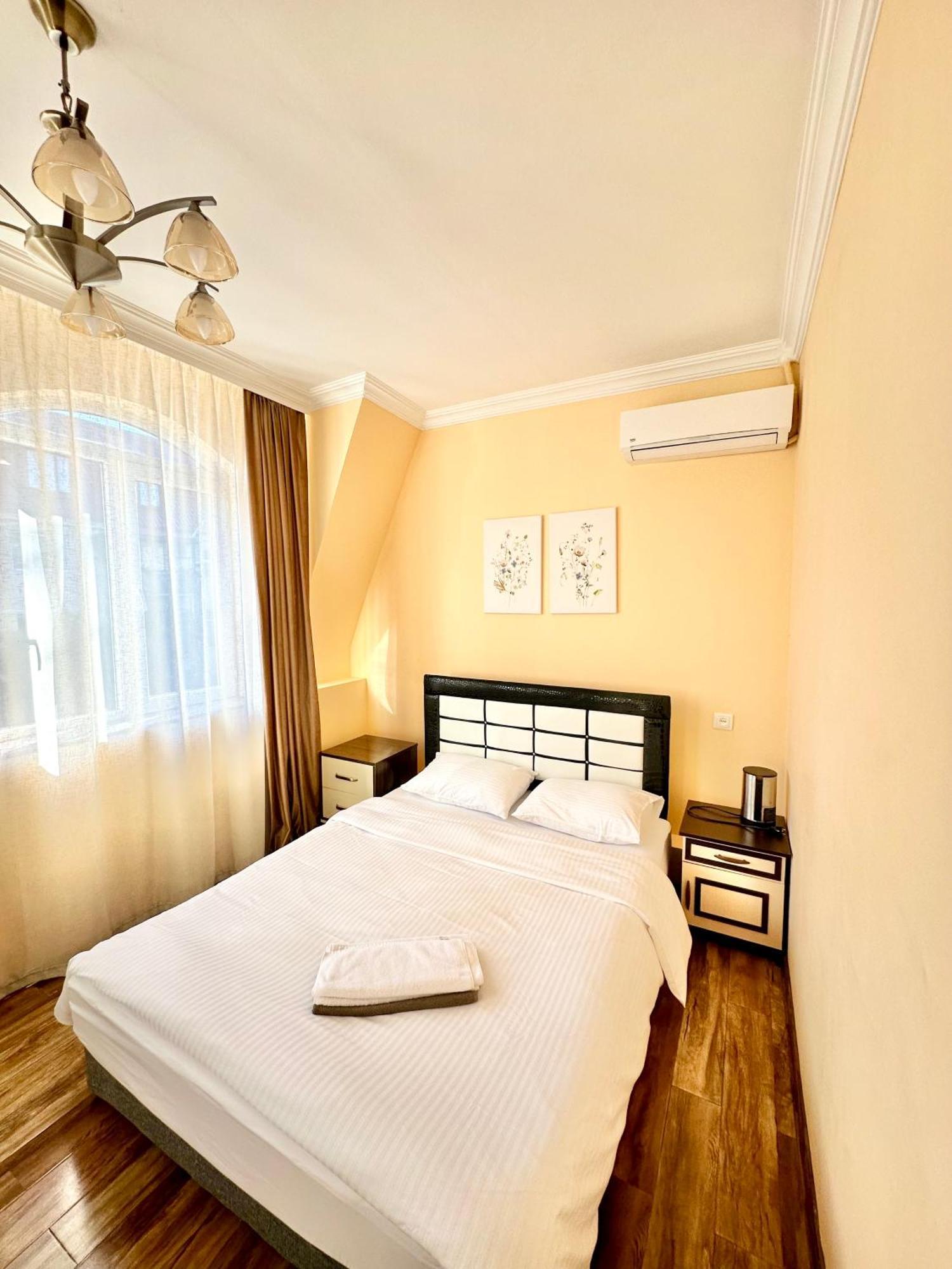 Old Clty Hotel باتومي المظهر الخارجي الصورة