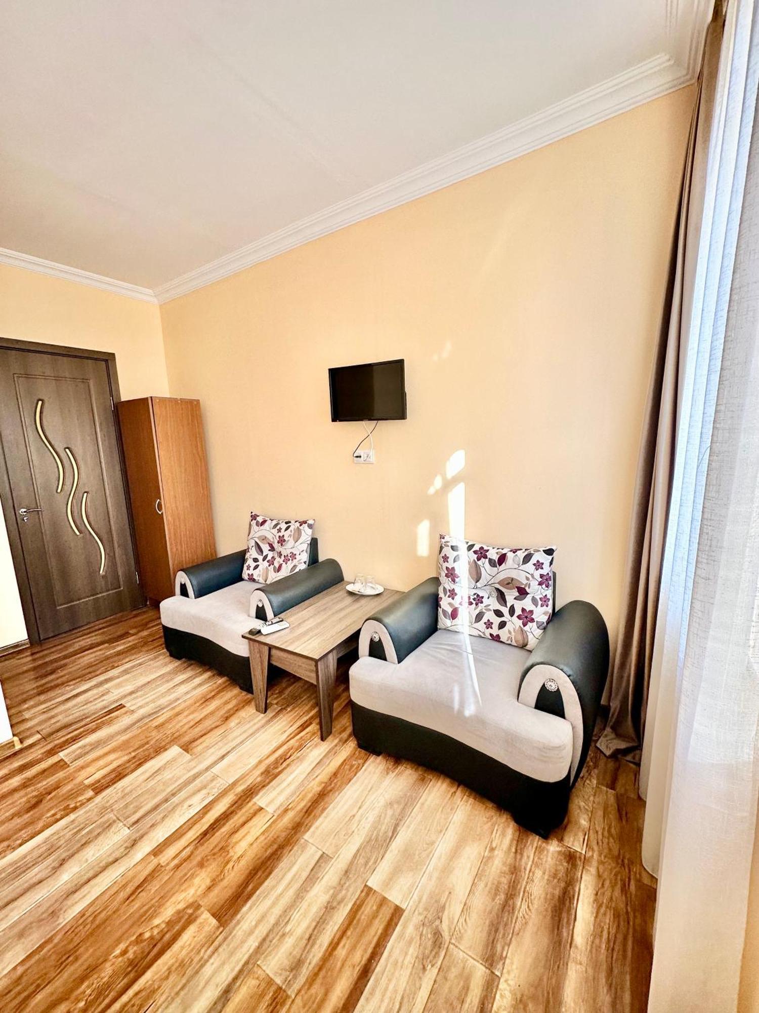 Old Clty Hotel باتومي المظهر الخارجي الصورة