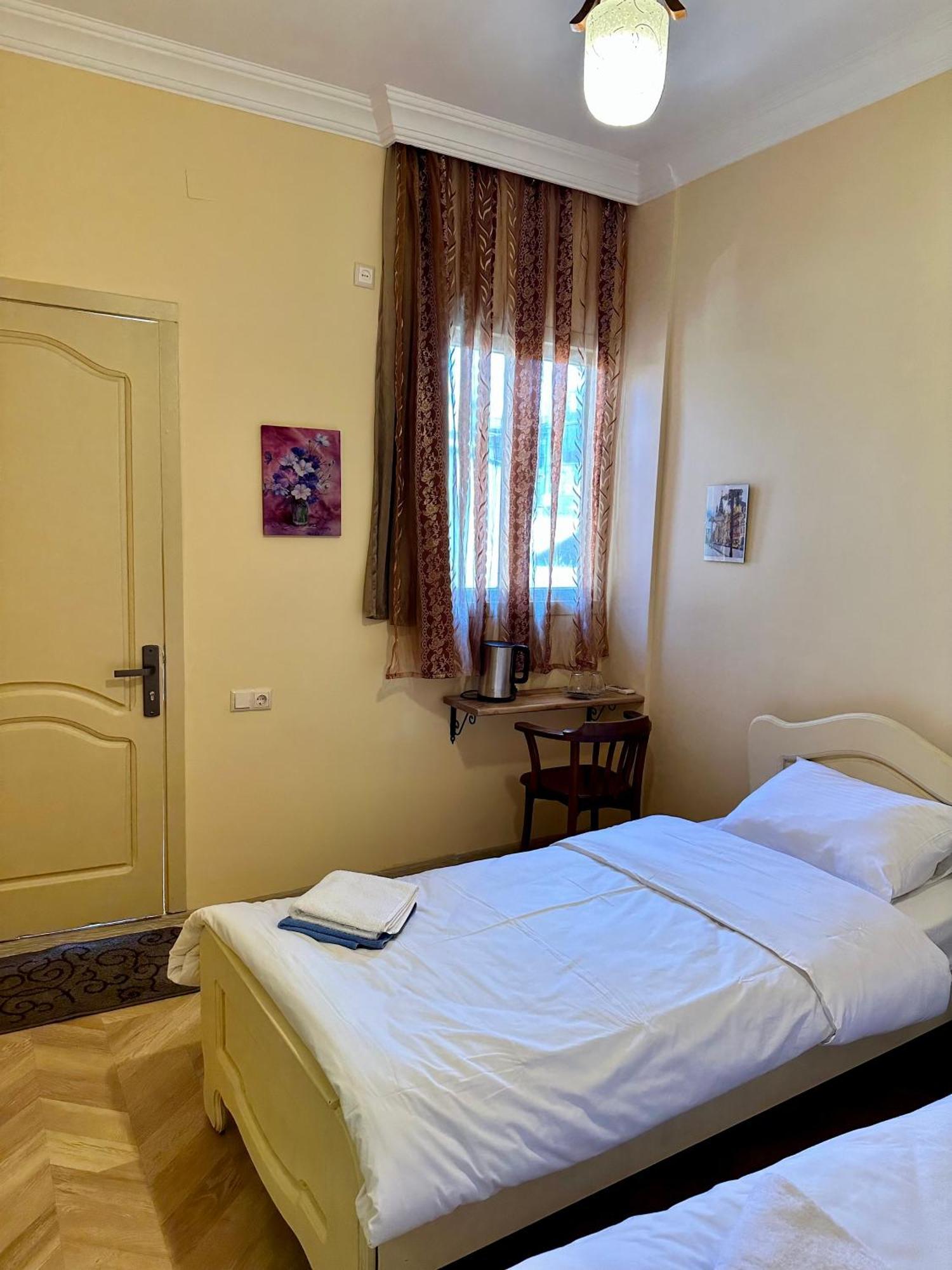 Old Clty Hotel باتومي المظهر الخارجي الصورة