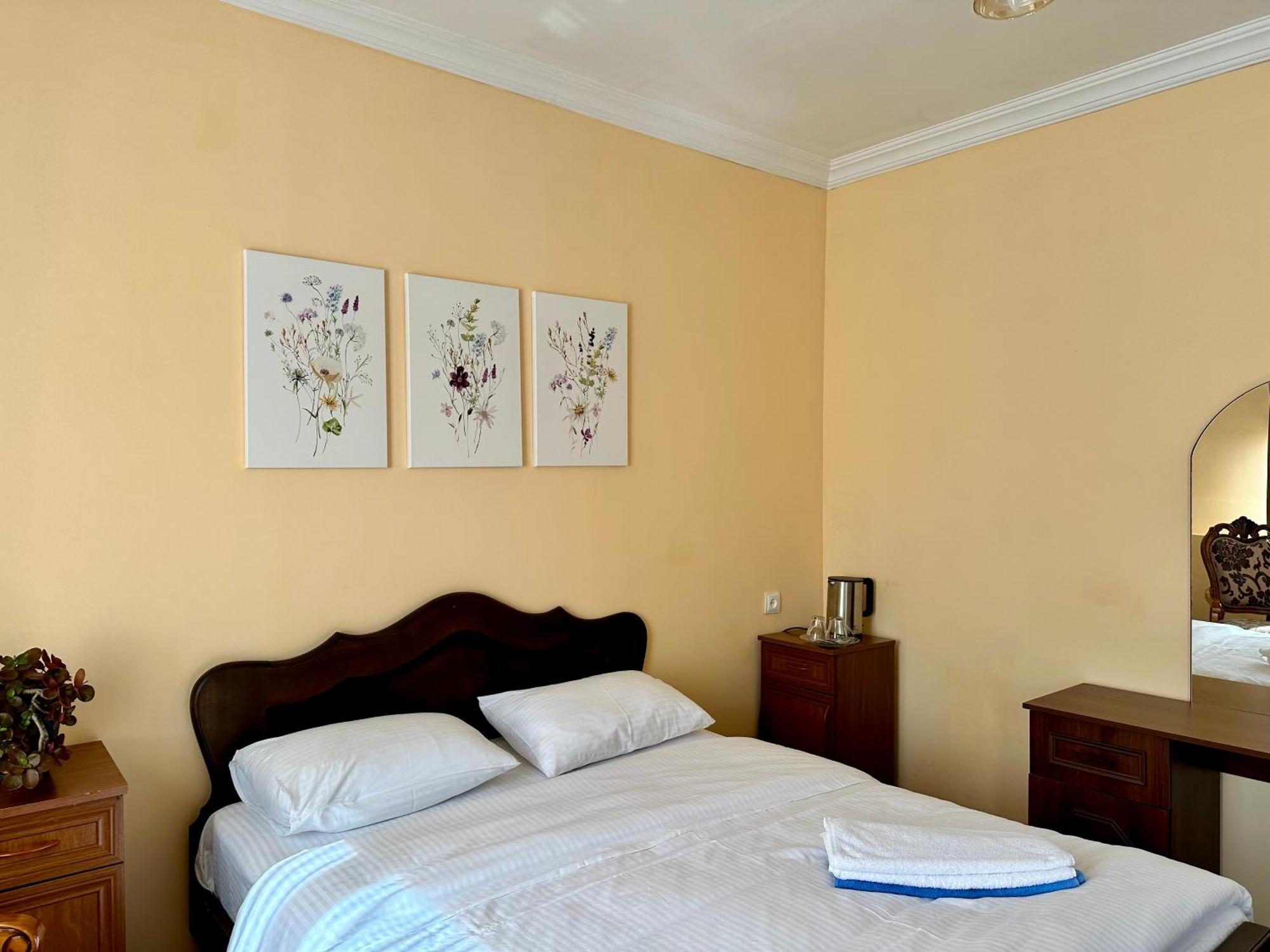 Old Clty Hotel باتومي المظهر الخارجي الصورة