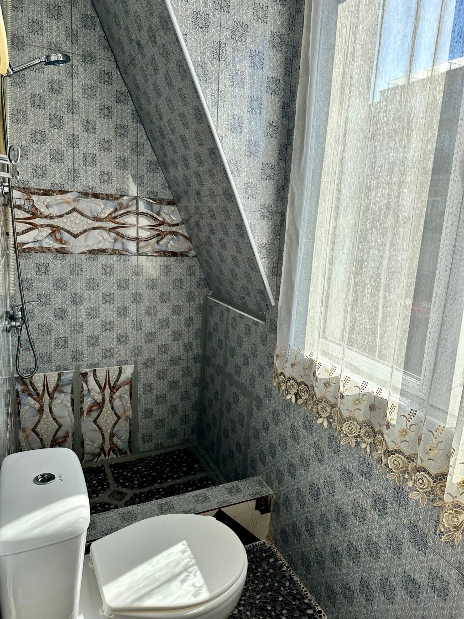 Old Clty Hotel باتومي المظهر الخارجي الصورة