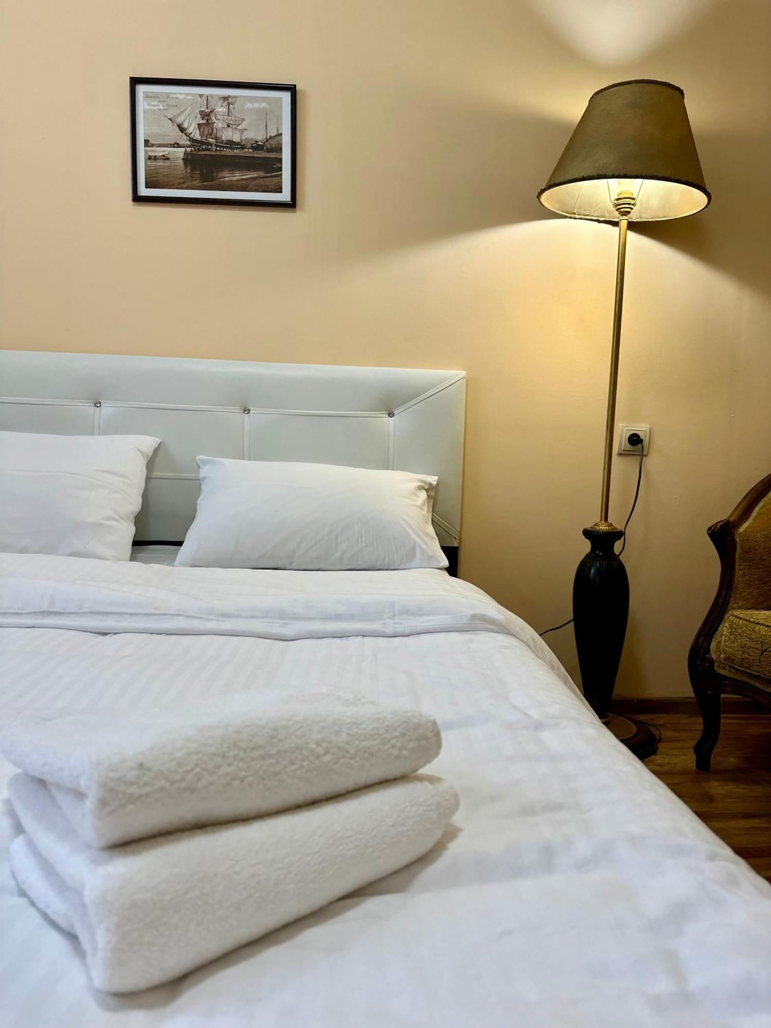 Old Clty Hotel باتومي المظهر الخارجي الصورة
