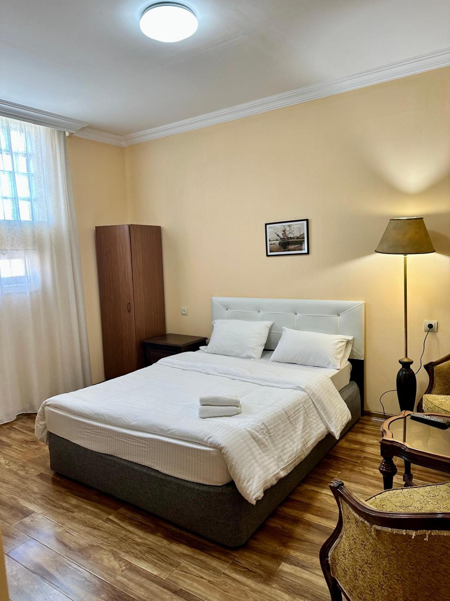 Old Clty Hotel باتومي المظهر الخارجي الصورة