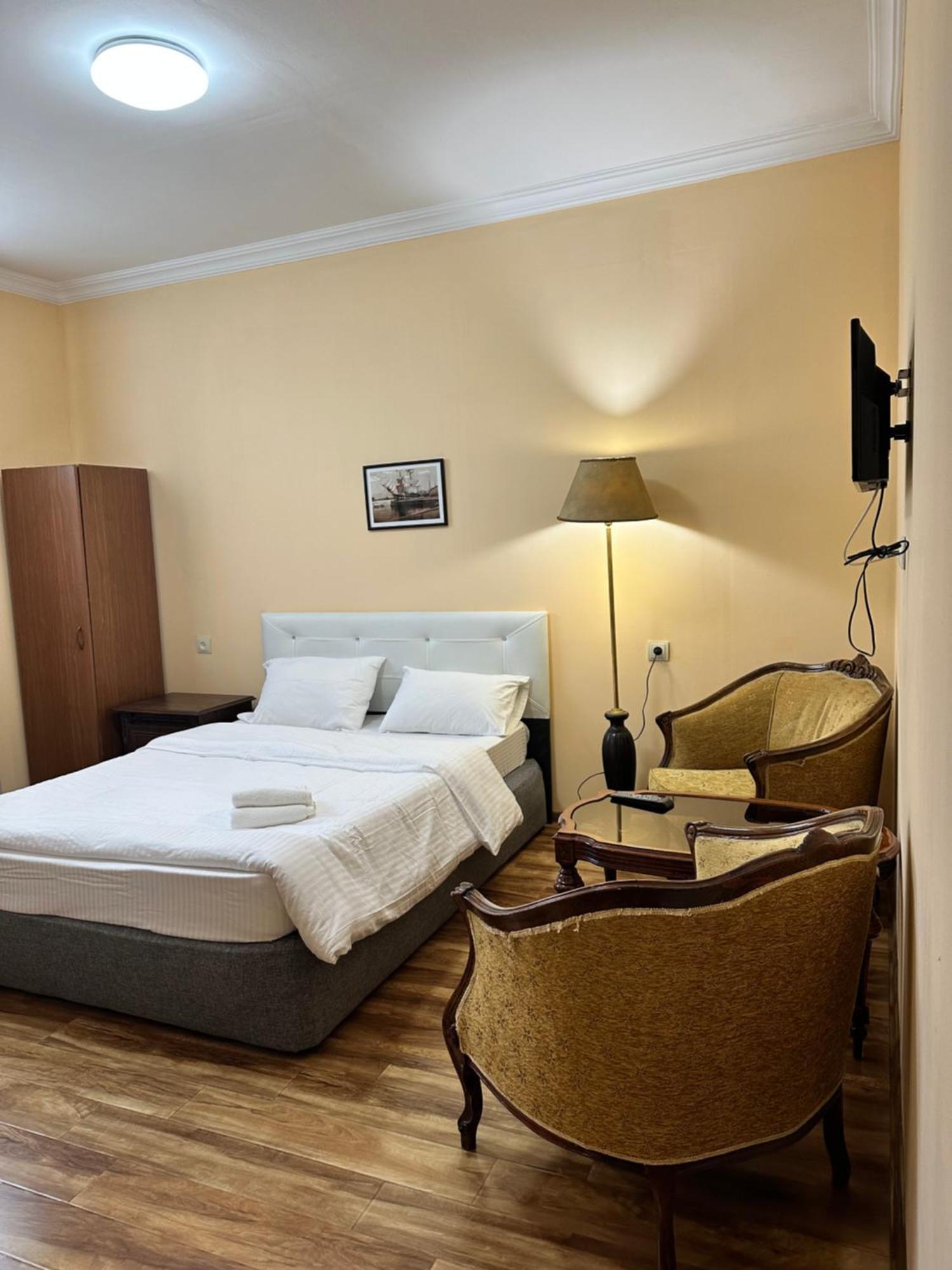 Old Clty Hotel باتومي المظهر الخارجي الصورة