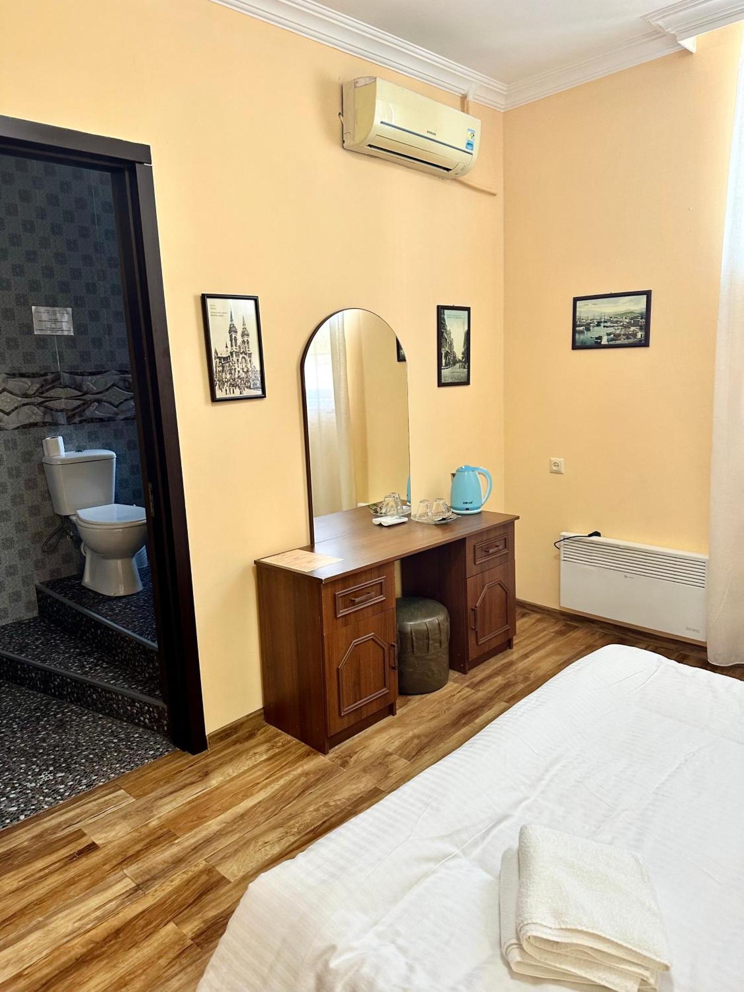 Old Clty Hotel باتومي المظهر الخارجي الصورة